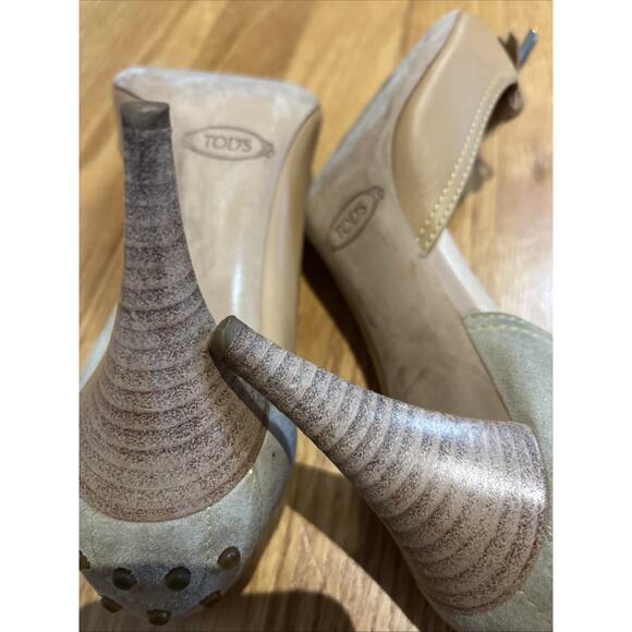 Tod's tan/Beige Leather Suede Peep Toe Dosary Pumps Size 7 studs bow front Italy - Picture 8 of 15